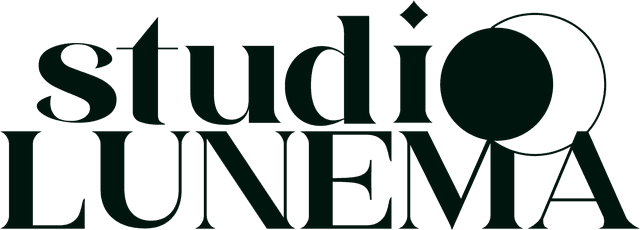 Logo Studio Lunema avec un O plein évoquant une éclipse et un croissant de lune